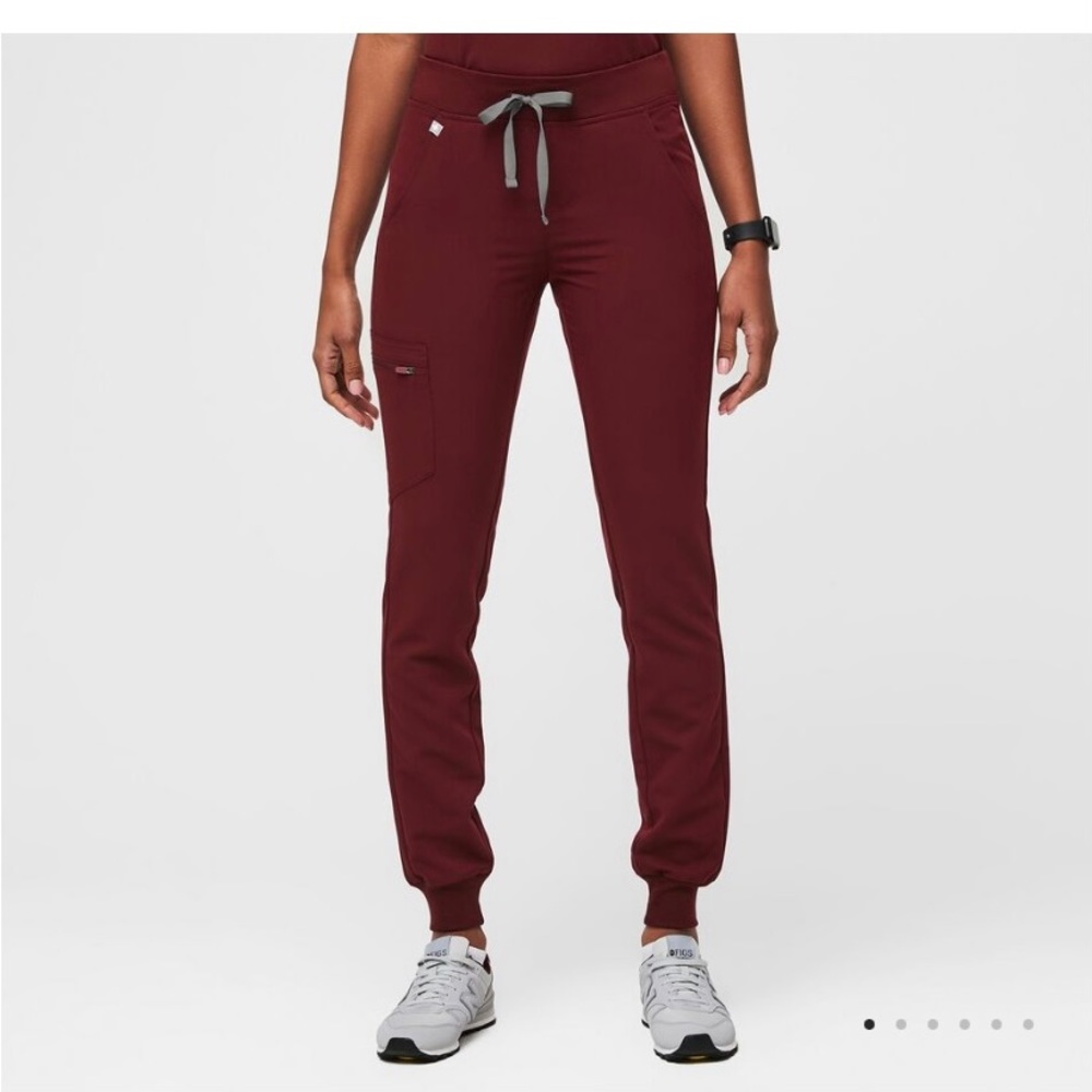 Figs Women’s Burgundy Zamora Jogger Scrub Pants, Size Medium